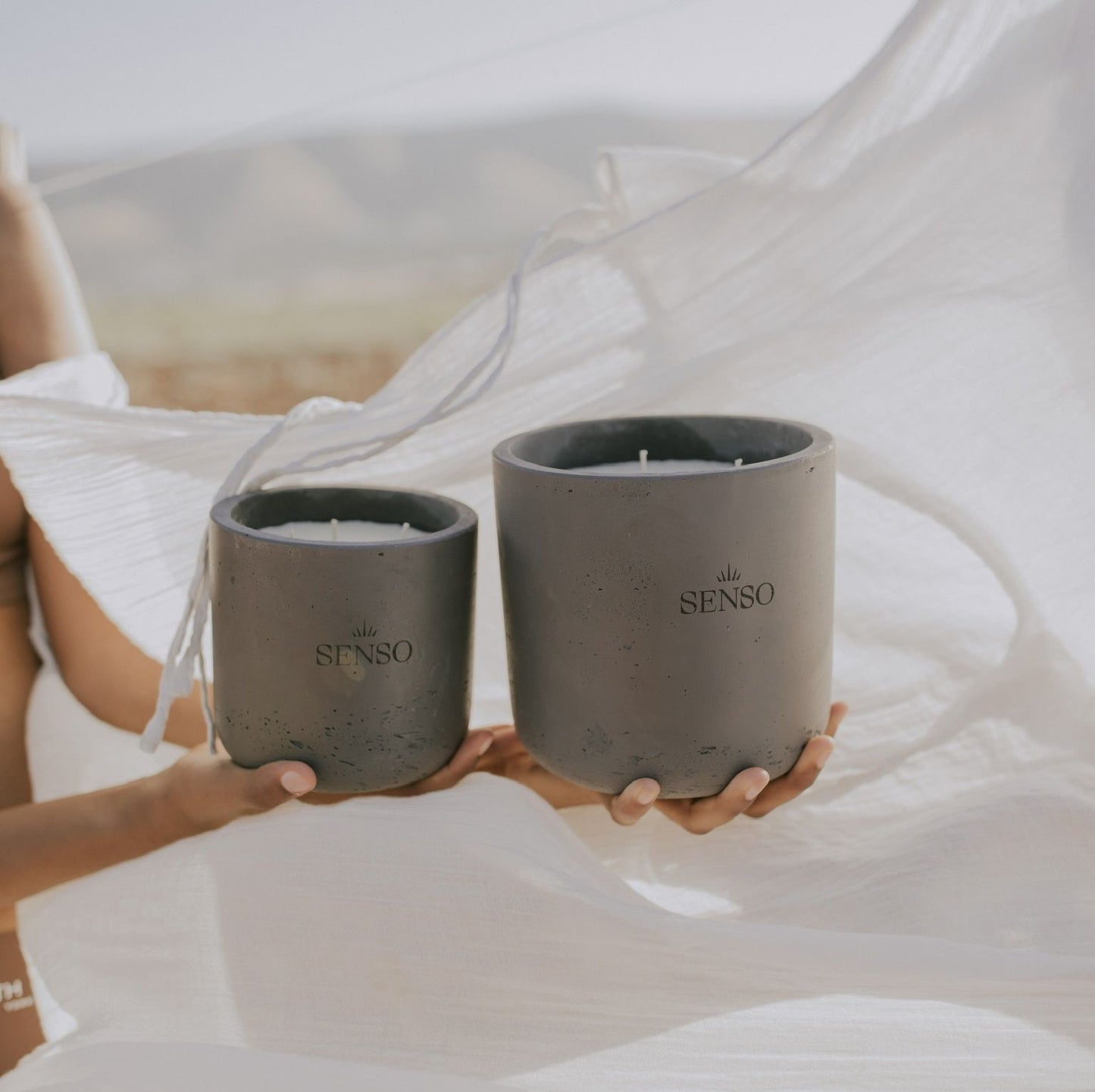 נר בטון אפור כהה 15 ס״מ-Tullum after rain